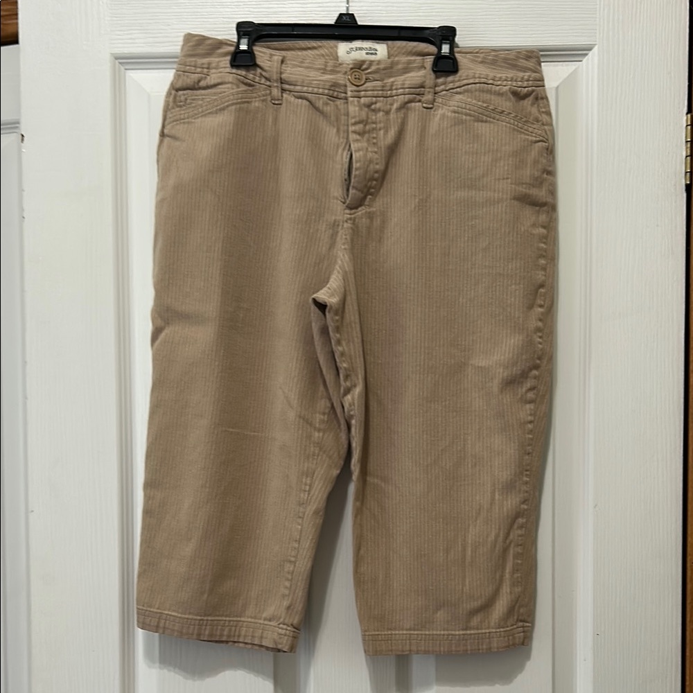 St. John's Bay Tan Capris